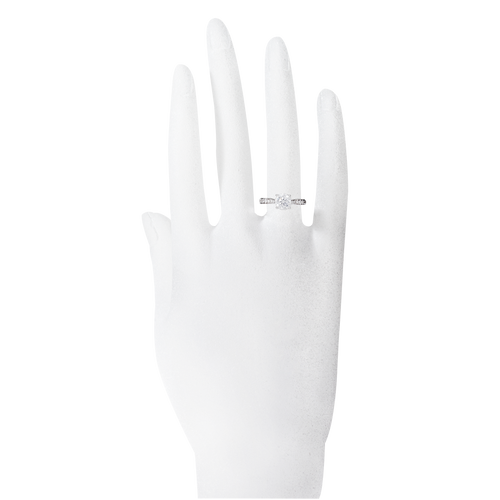 Verlobungsring Portofino in Platin - an Hand