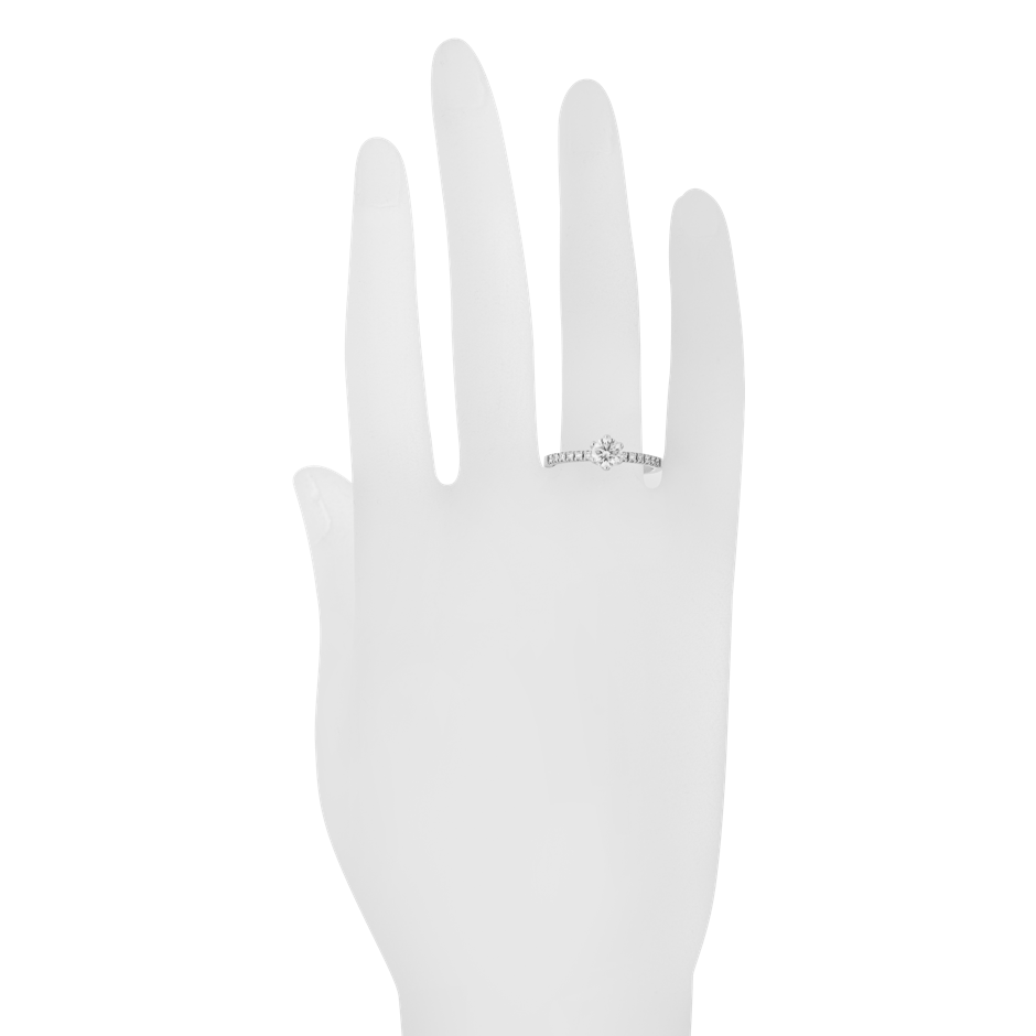 Diamantring Salzburg in Platin - an Hand