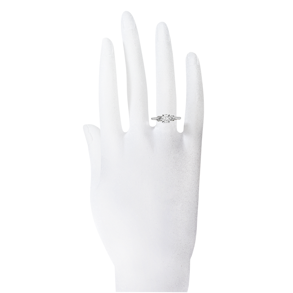 Verlobungsring Kensington in Platin - an Hand